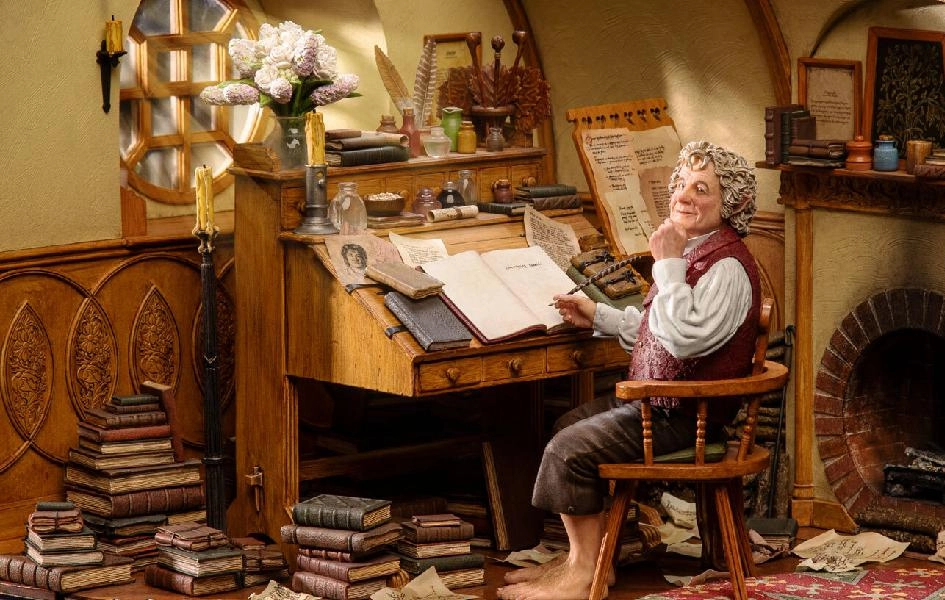 Bilbo Baggins in Bag End - Limited Edition Anime Item Bluetooth enabled