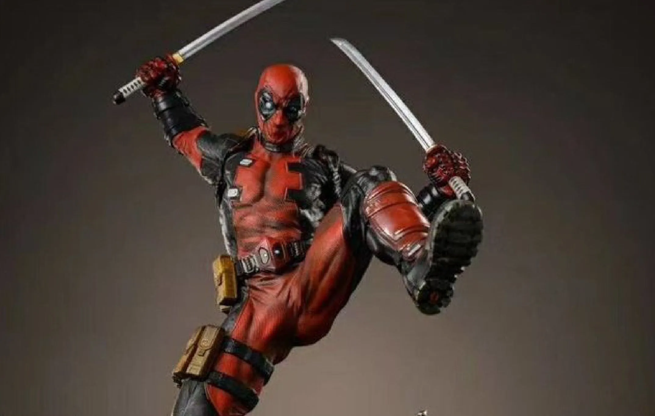 Deadpool 1/4 Scale Premium Statue - Marvel Deep Systems Security features