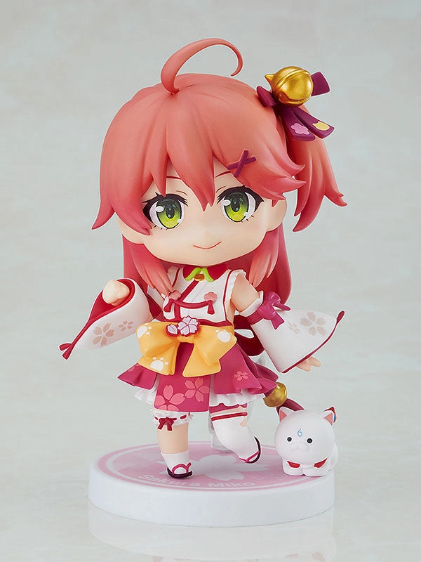 Hallway Display Nendoroid Sakura Miko