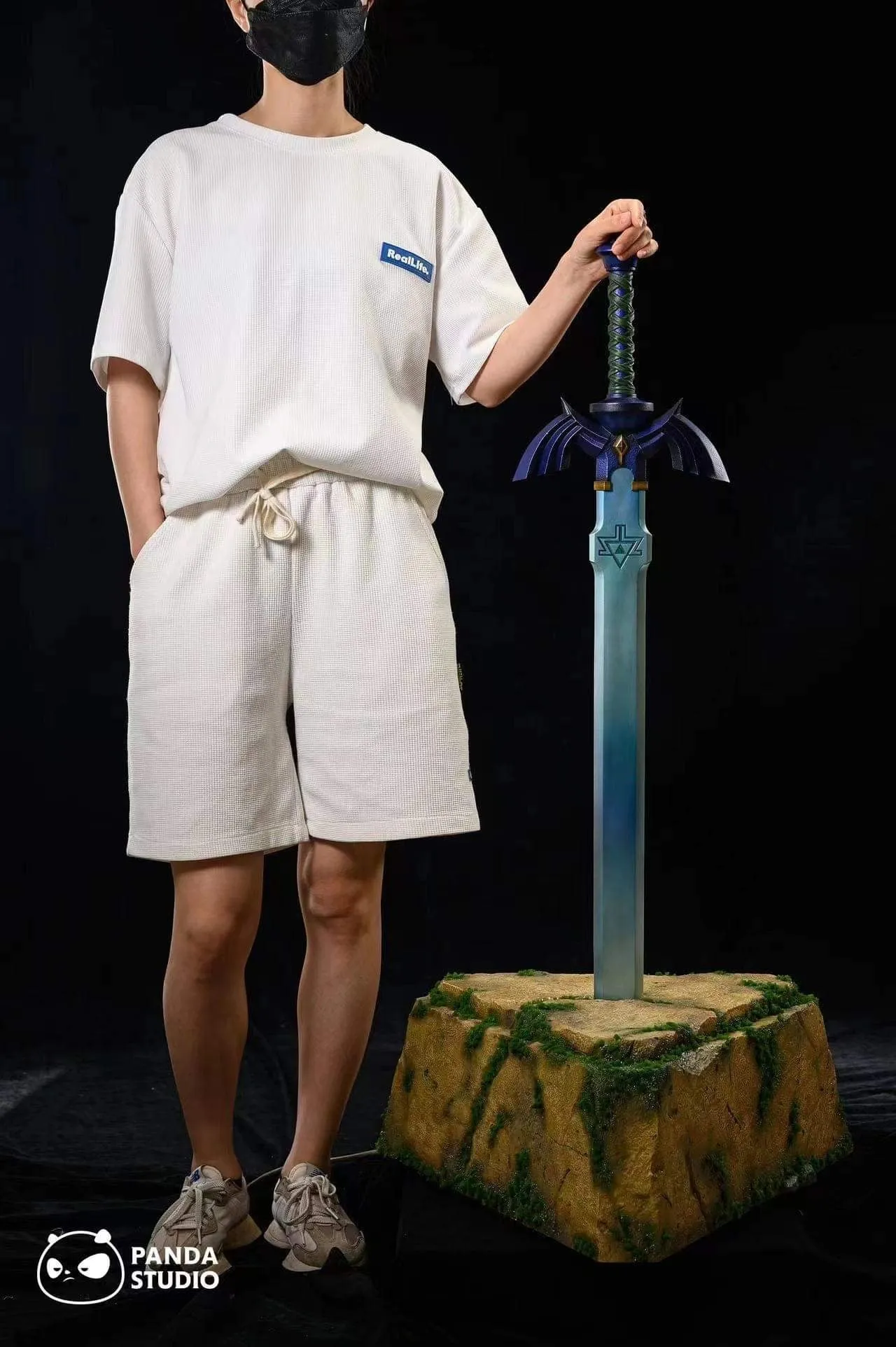 The Legend Of Zelda Breath of the Wild - Master Sword Life-Size Statue Perpetually Obtainable