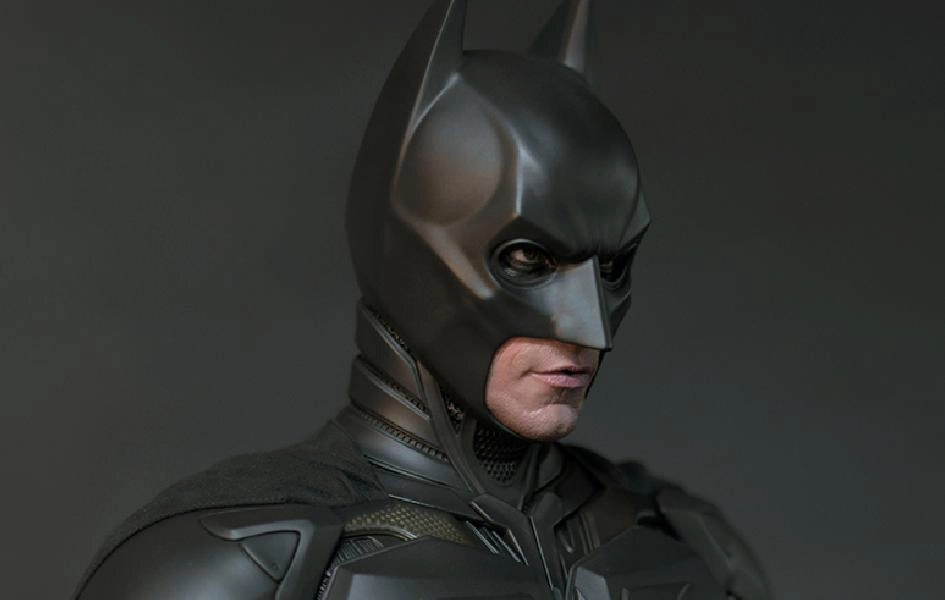 The Dark Knight - Batman 1/3 Scale Hyperreal Statue Movie Merchandise
