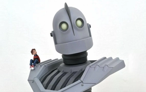 Engineering Toy The Iron Giant 10-Inch Bust Figure Diamond