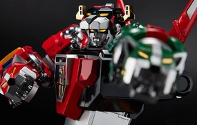Asian Art Podcast Studio VOLTRON Carbotix Action Figure